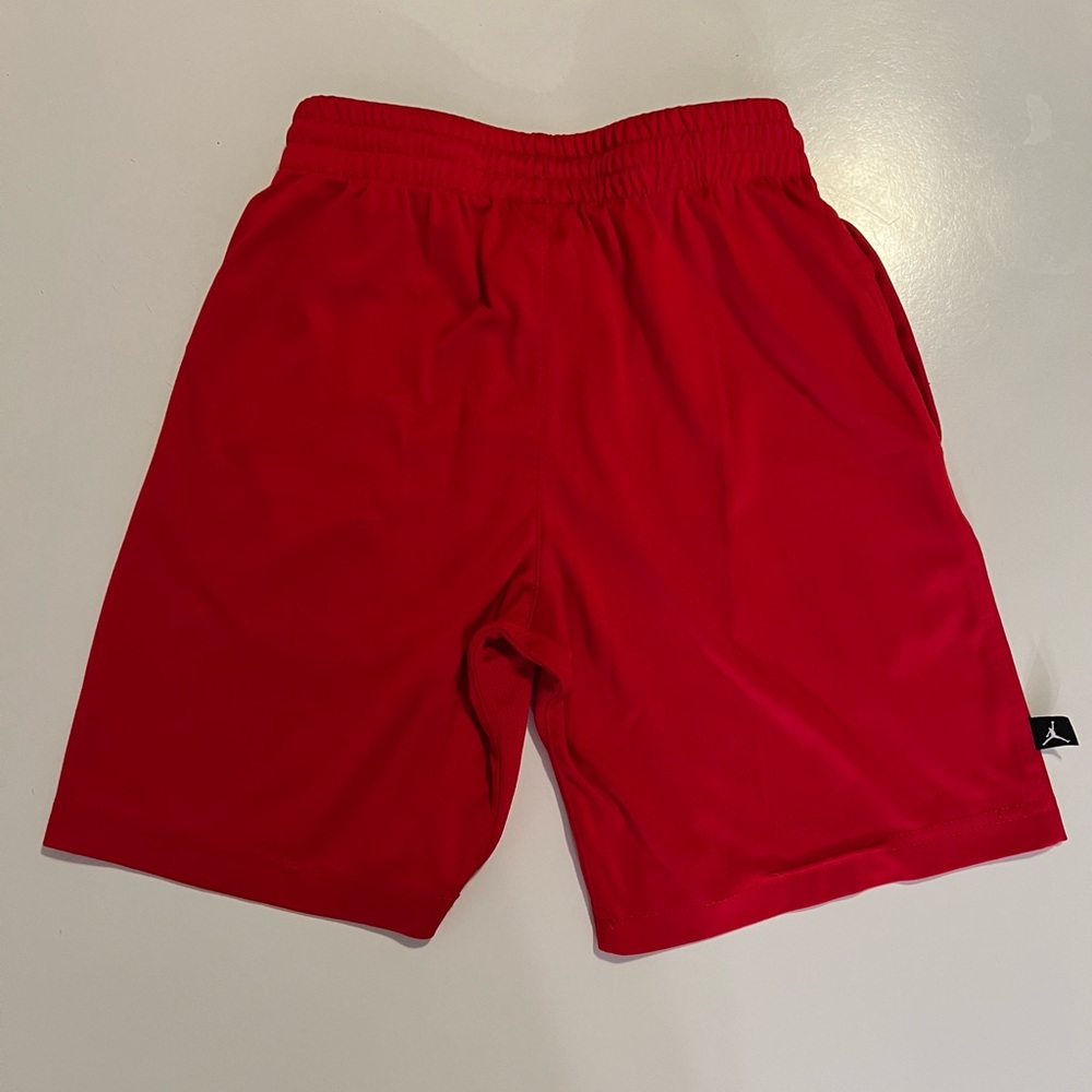 Bundle of 2 small kids shirts and 3 small kids athletic shorts - Picture 11 of 16